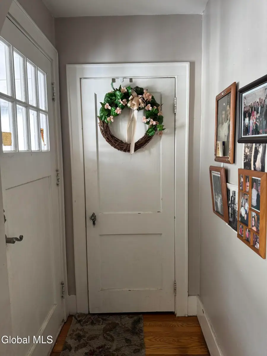 18 Lawnwood Avenue, Schenectady, NY 12304 - Image #3