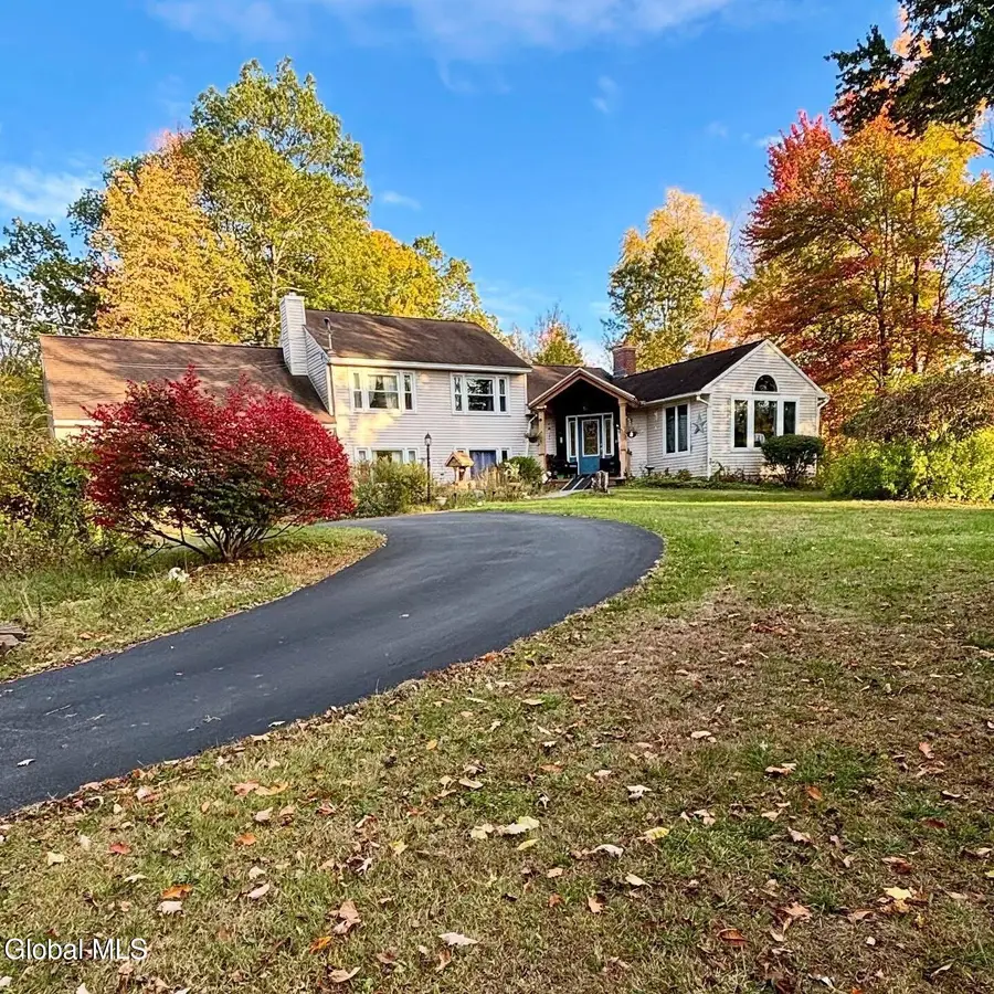 42 Wildwood Lane, Bethlehem, NY 12158 - Image #2