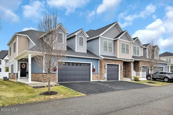 40 Stacey Way, North Greenbush, NY 12180