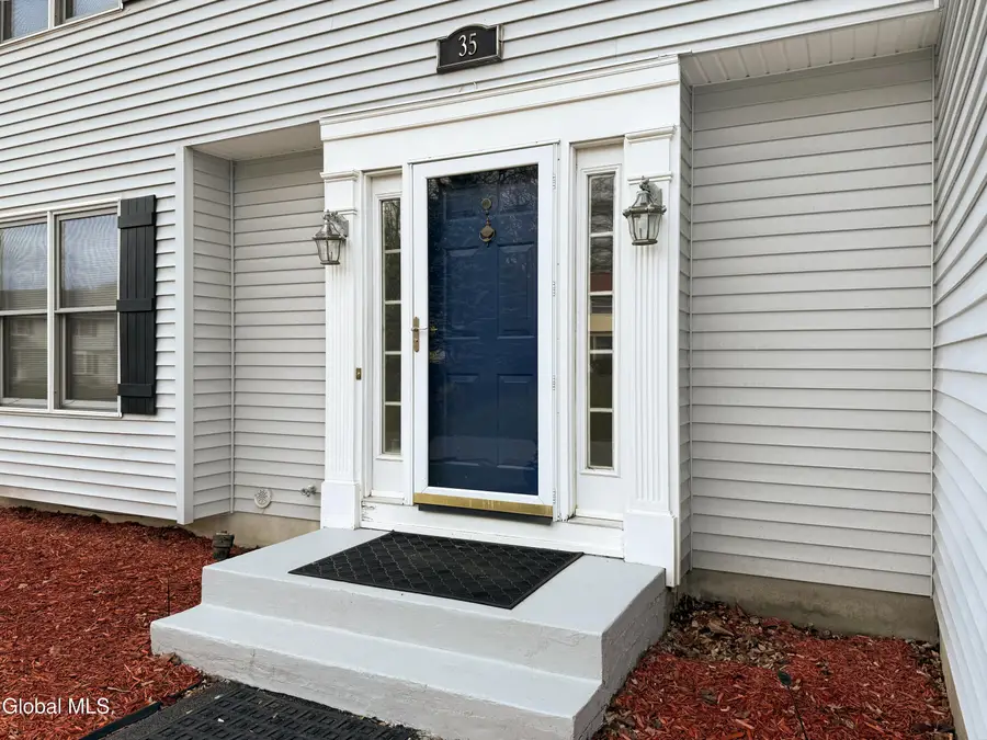 35 Mallard Road, Glenmont, NY 12077 - Image #2