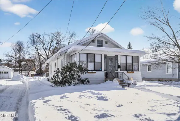 5 Bloomingdale Avenue, East Greenbush, NY 12061