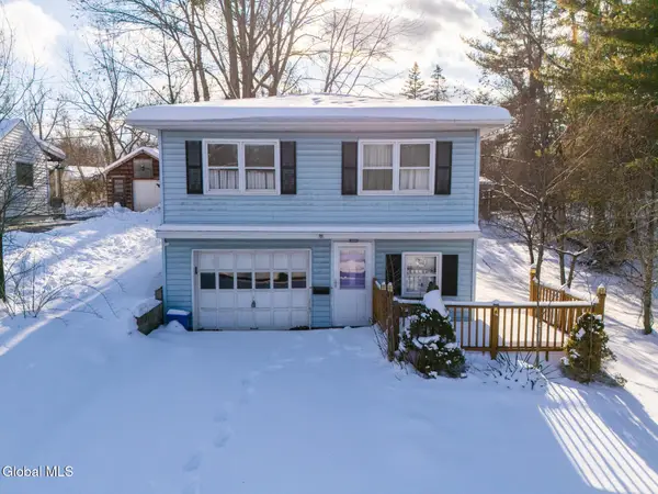 24-26 E Dillenbeck Drive, Guilderland, NY 12303