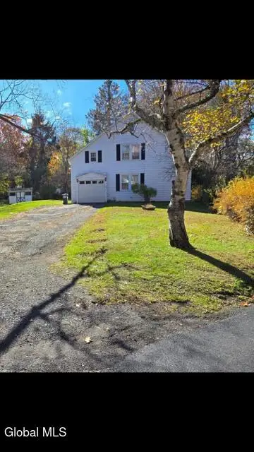 18 Pickering Lane, Troy, NY 12180