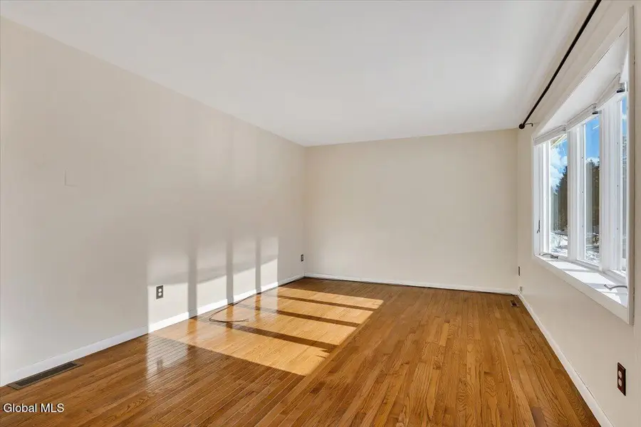 27 Lois Court, Colonie, NY 12205 - #3