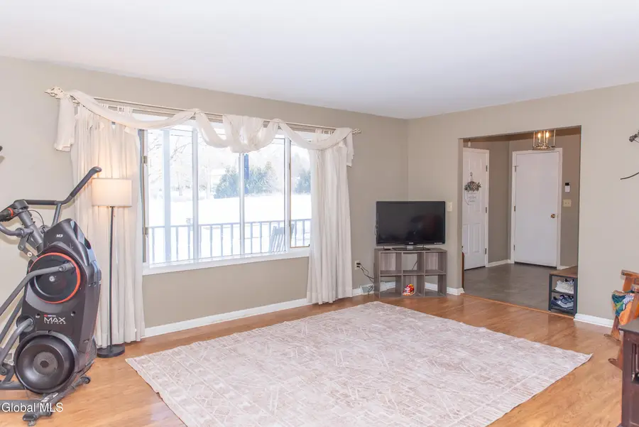 307 Debbie Drive, Rotterdam, NY 12306 - #3