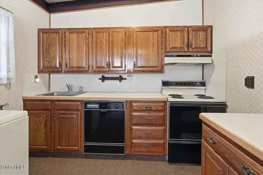 8 Harold Avenue, Colonie Town, NY 12110 - #3