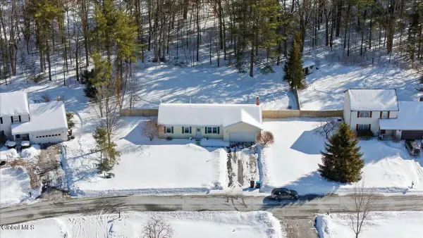 21 Pinewood Hollow Road, Queensbury, NY 12804