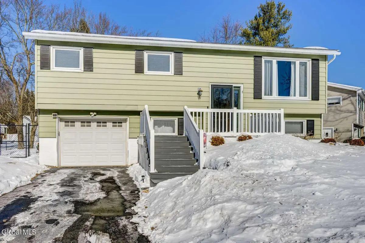 17 Benjamin Lane, Colonie, NY 12205 - #1