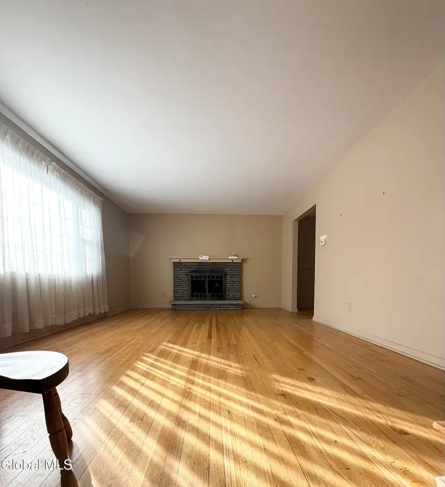 4 Oaktree Lane, Colonie, NY 12309 - #2