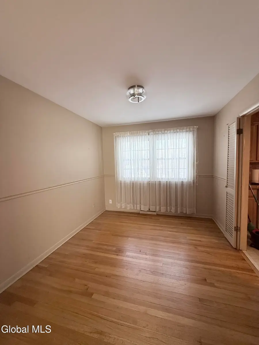 4 Oaktree Lane, Colonie, NY 12309 - #3