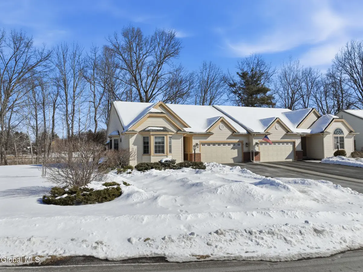 17 Camden Circle, Bethlehem, NY 12054 - #1