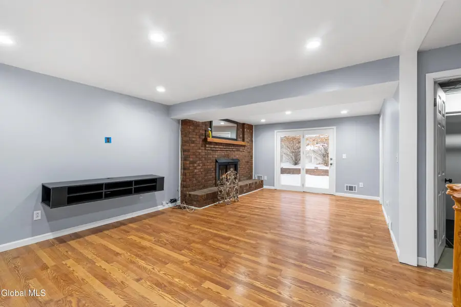 31 Dan-del Drive, Latham, NY 12110 - #3