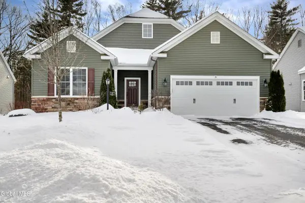 9 Linden Park Drive, Halfmoon, NY 12065