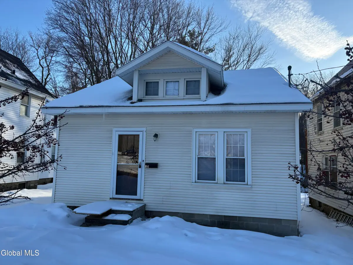 616 Kenwood Avenue, Bethlehem, NY 12054 - #1