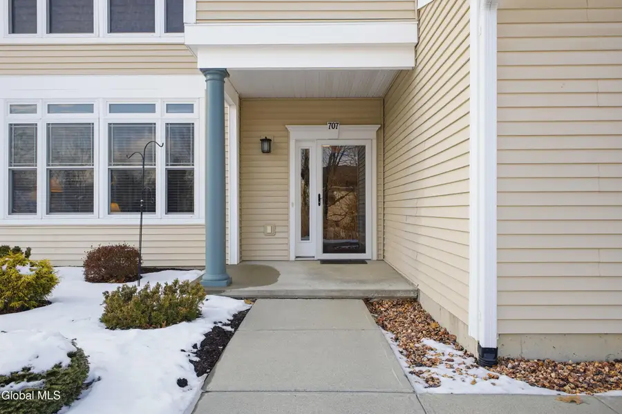 707 Lois Lane, Schenectady, NY 12304 - #2