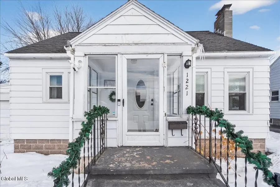 1221 Vinewood Avenue, Rotterdam, NY 12306 - #2