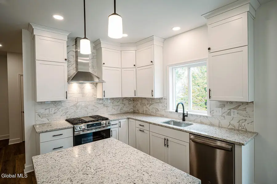 22 Cloverleaf Court, East Greenbush, NY 12061 - #2