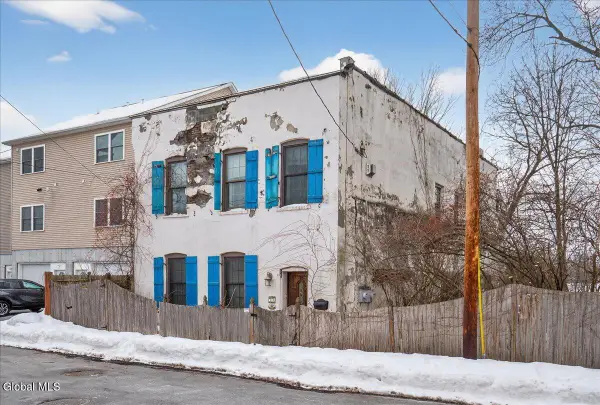 32 Front Street, Waterford, NY 12188