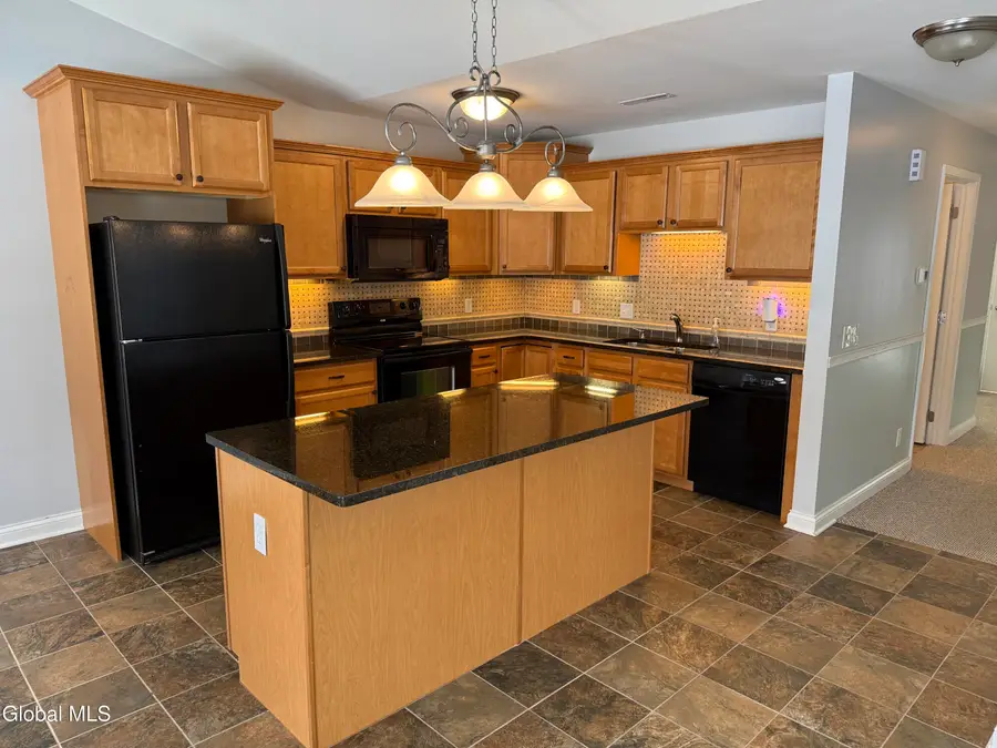 802 Royale Court, North Greenbush, NY 12180 - #3