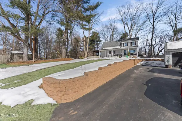 413 E Campbell Rd Extension, Rotterdam, NY 12303