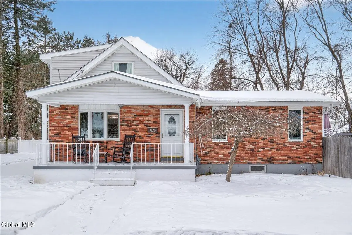 1320 Floral Avenue, Rotterdam, NY 12306 - #1