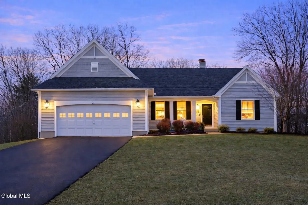 31 Summerfield Circle, Central Islip, NY 12118 - #1