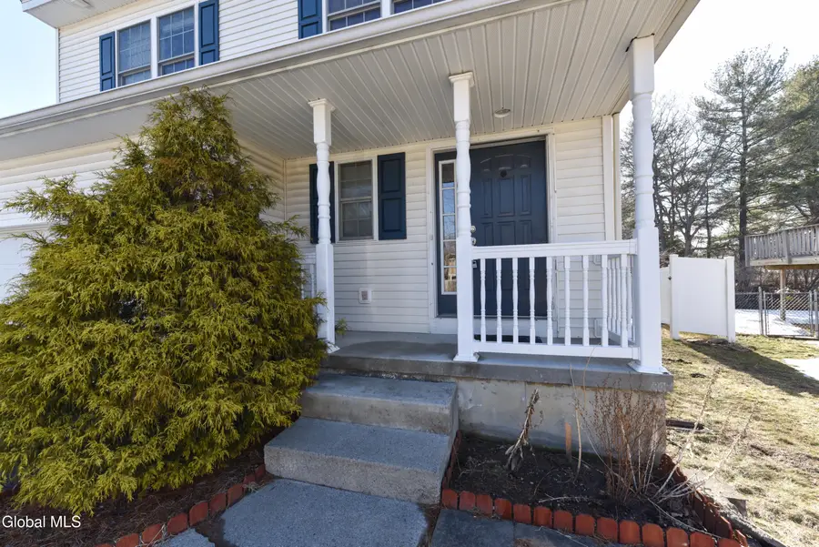 16 Red Oak Drive, Scotia, NY 12302 - #2