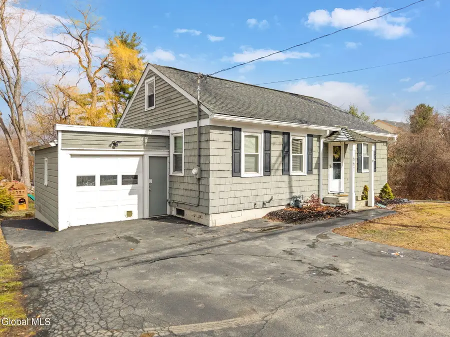 667 Feura Bush Road, Bethlehem, NY 12054 - #3