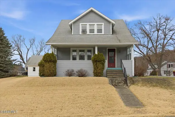 21 Orchard Terrace, North Greenbush, NY 12198