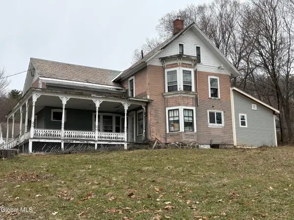 8 1st Street, Port Henry, NY 12974