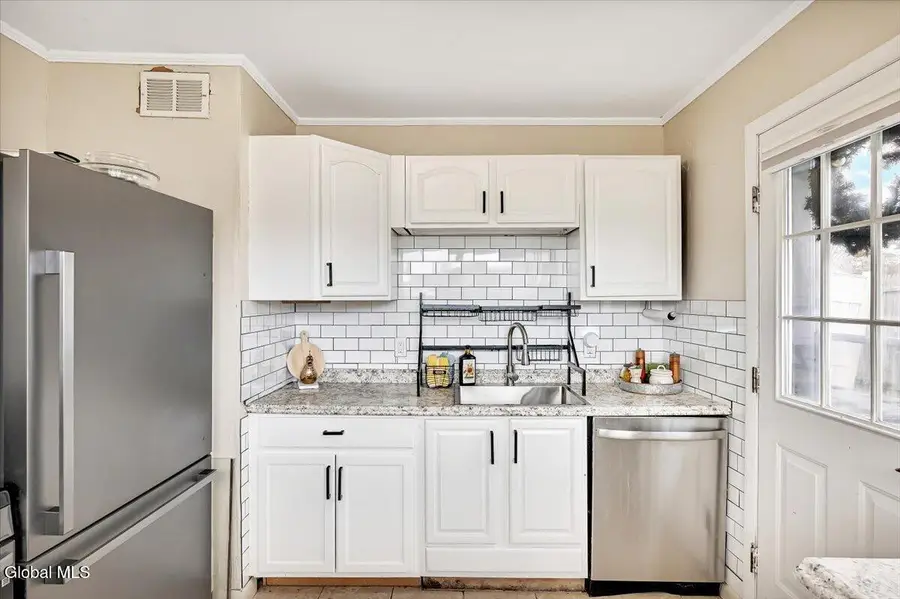 21 Jase Court, Albany, NY 12208 - #3