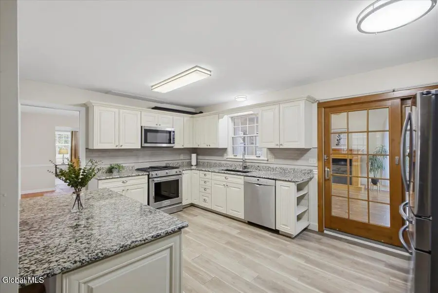 16 Hearthside Drive, Ballston Lake, NY 12019 - #3