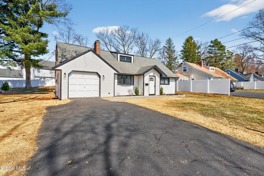 35 Knob Hill Road, Loudonville, NY 12211 - #2