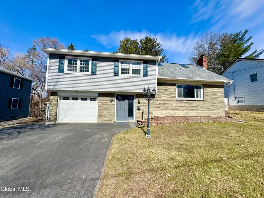 2221 Eastern Parkway, Niskayuna, NY 12309 - #2