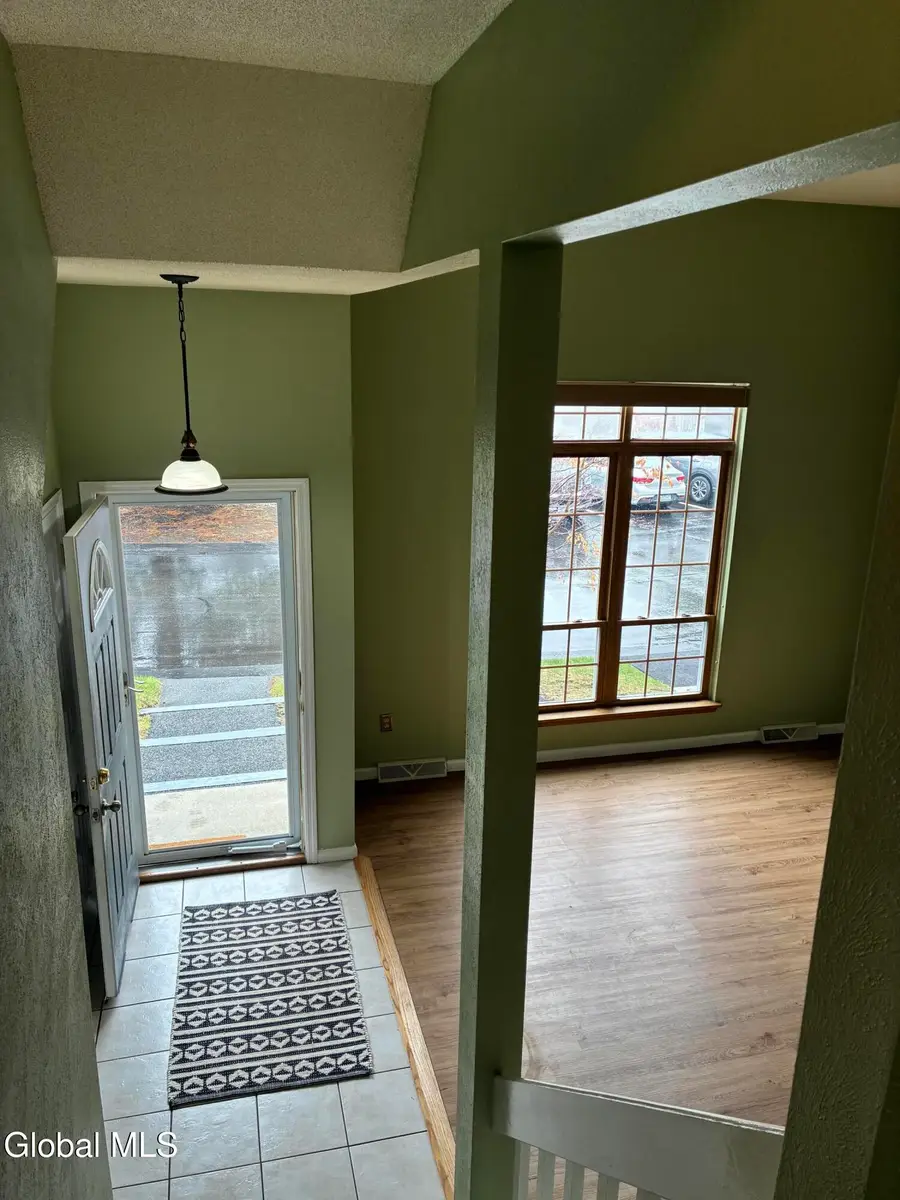 25 Stratton Circle, Troy, NY 12182 - #3