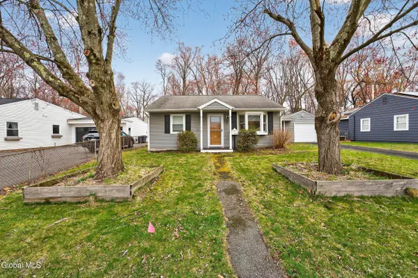 41 Vics Court, Colonie, NY 12205