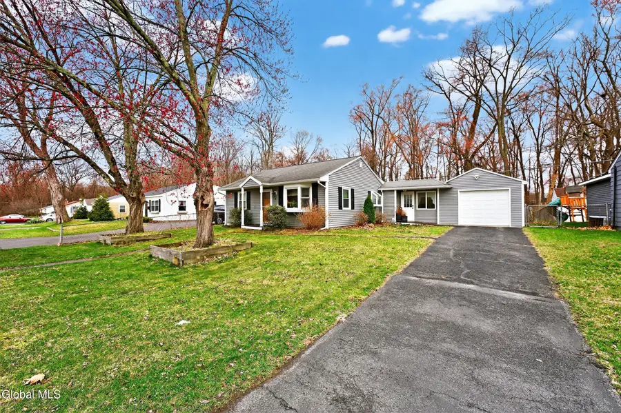 41 Vics Court, Colonie, NY 12205 - #2