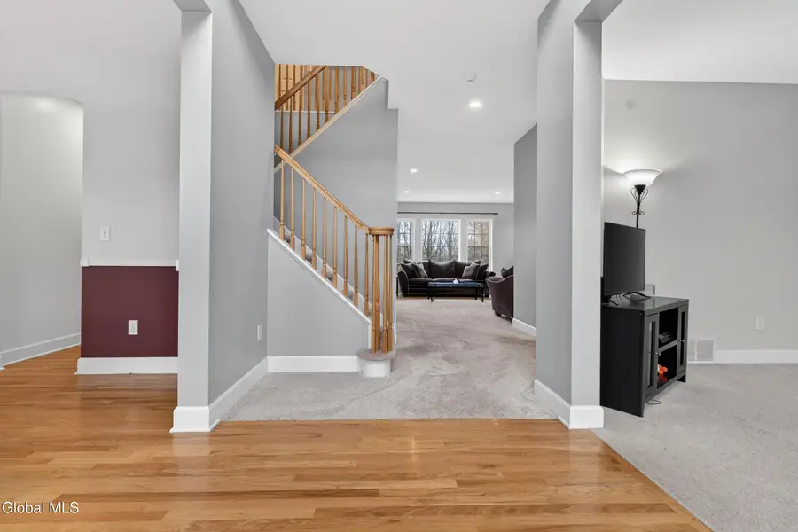 39 Outlook Dr S, Halfmoon, NY 12118 - #3