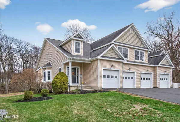 29 Jordan Point Drive, North Greenbush, NY 12180