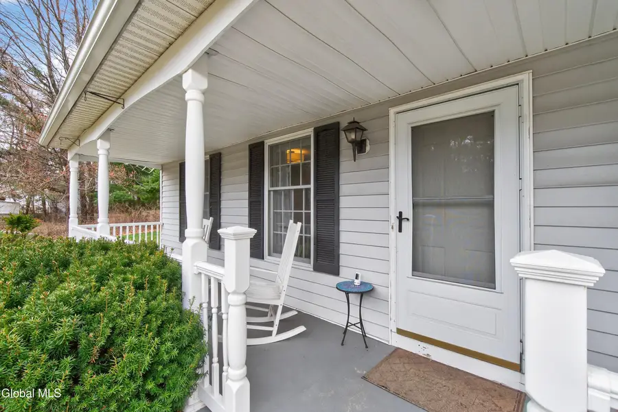 7 Gloucester Street, Clifton Park, NY 12065 - #3