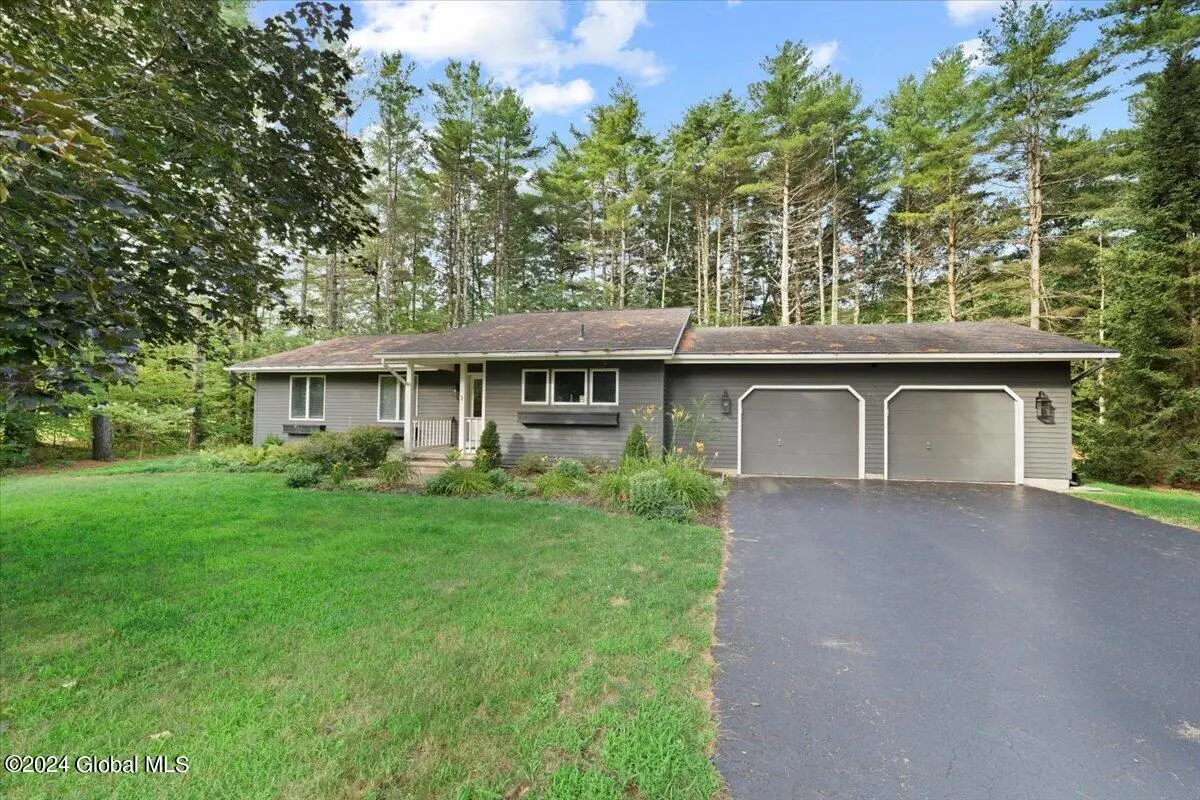 1 Foxhound Run, Saratoga Springs, NY 12866 - #1