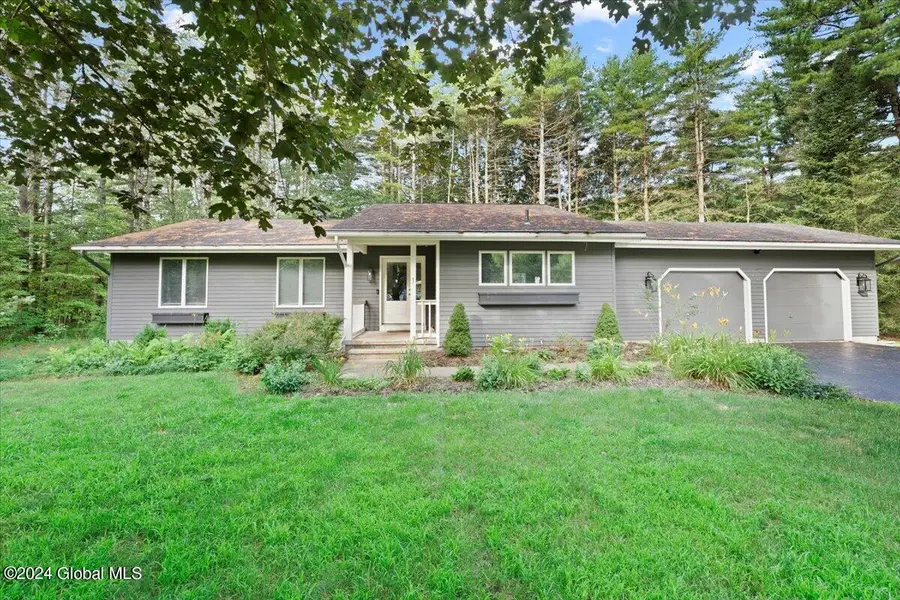 1 Foxhound Run, Saratoga Springs, NY 12866 - #3