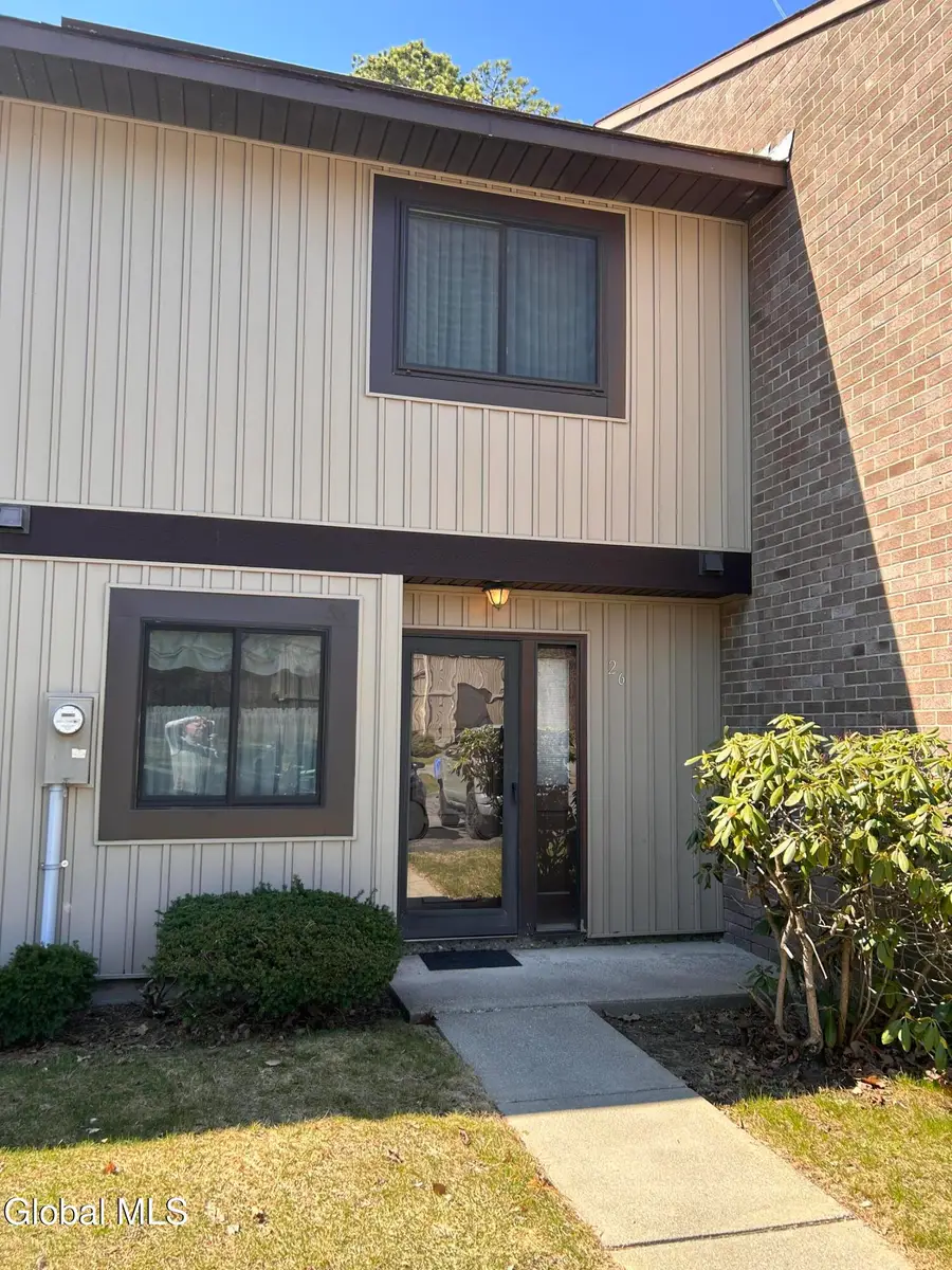 26 Point Of Woods Drive, Albany, NY 12203 - #2