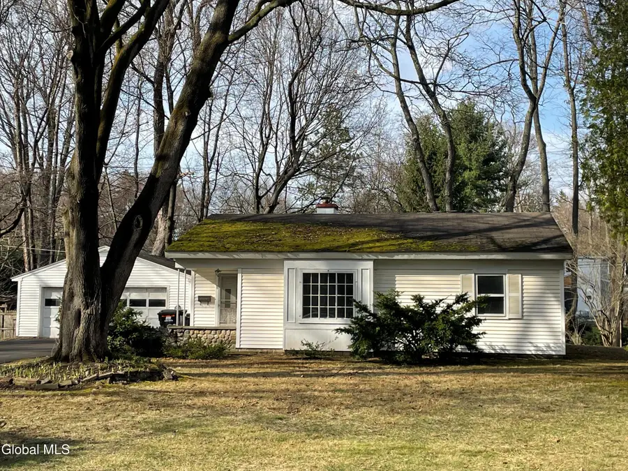 8 Clover Lane, Loudonville, NY 12211 - #2