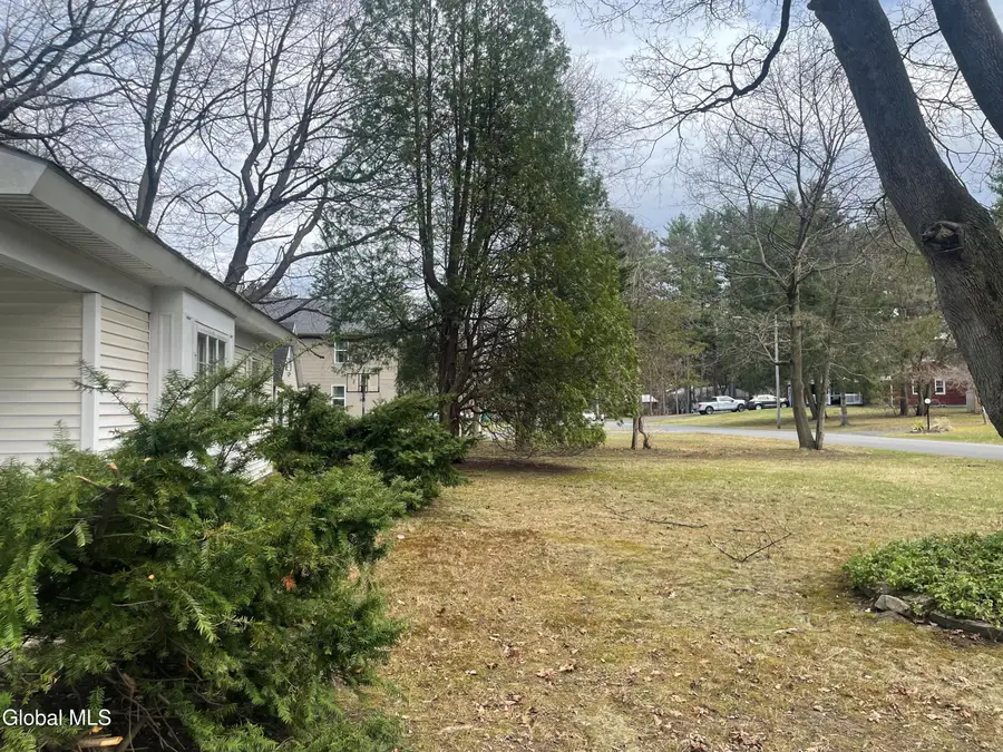 8 Clover Lane, Loudonville, NY 12211 - #3