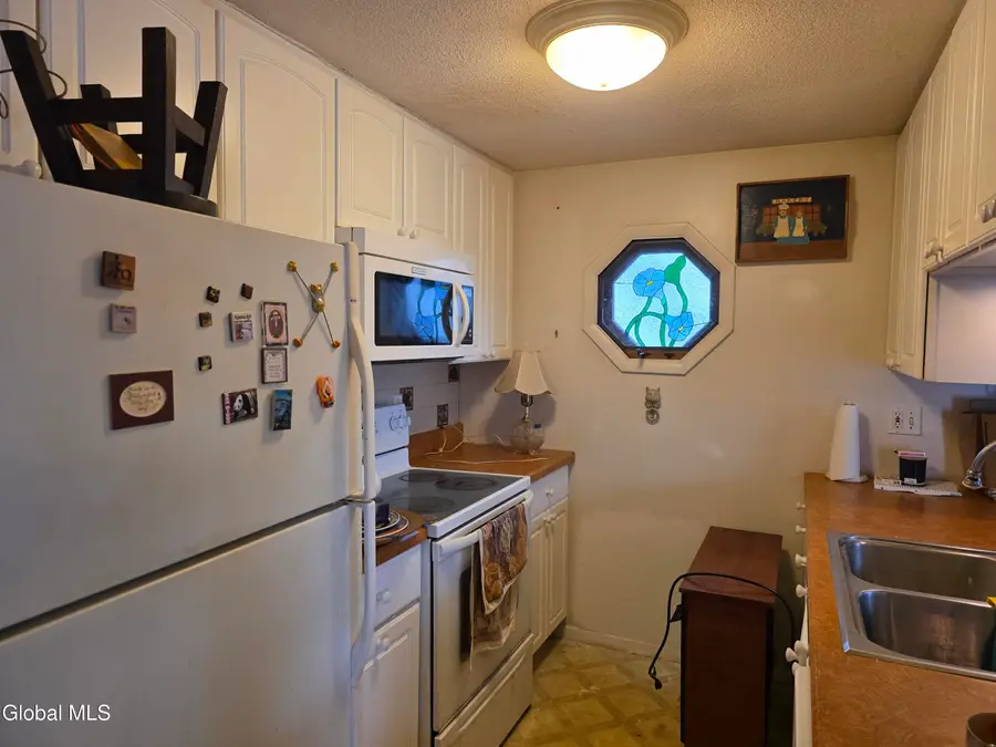 13 Donna Lynn Drive, East Greenbush, NY 12061 - #3