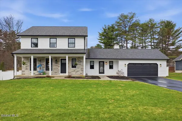 39 Oak Tree Circle, Queensbury, NY 12804