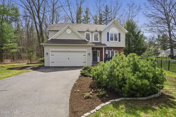 9 Arrowhead Park, Clifton Park, NY 12148