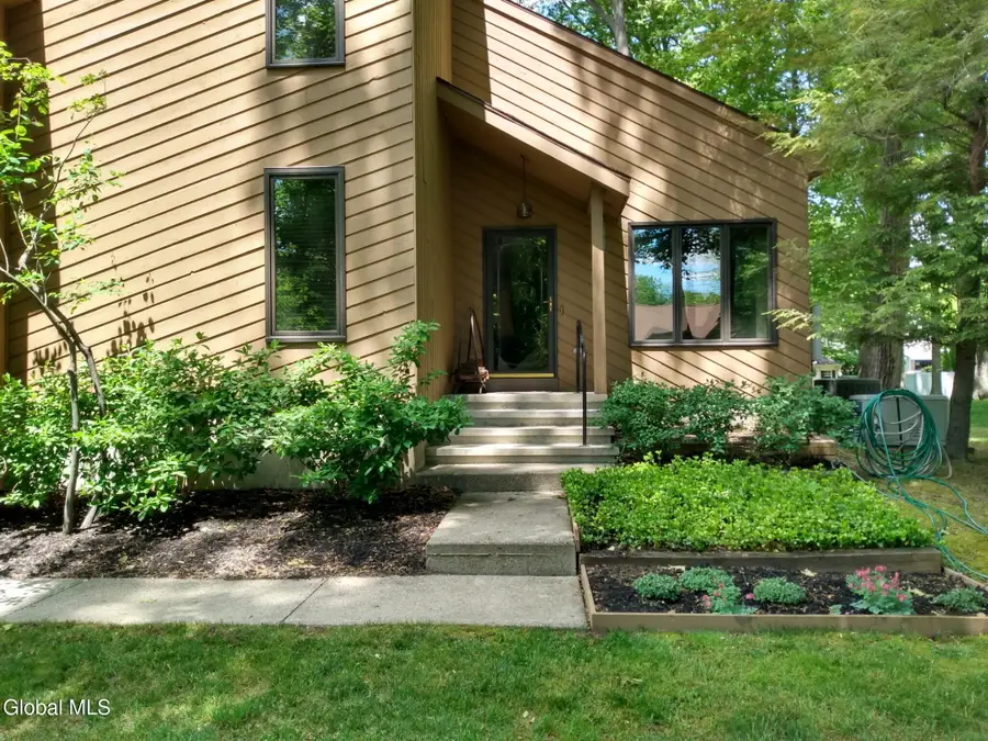 10 Durham Way, Clifton Park, NY 12065 - #2