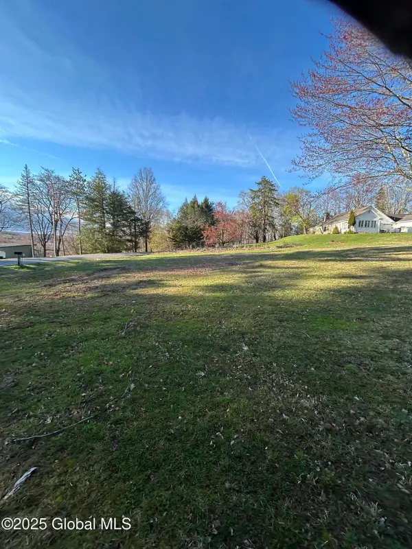 55 East Road, Troy, NY 12180